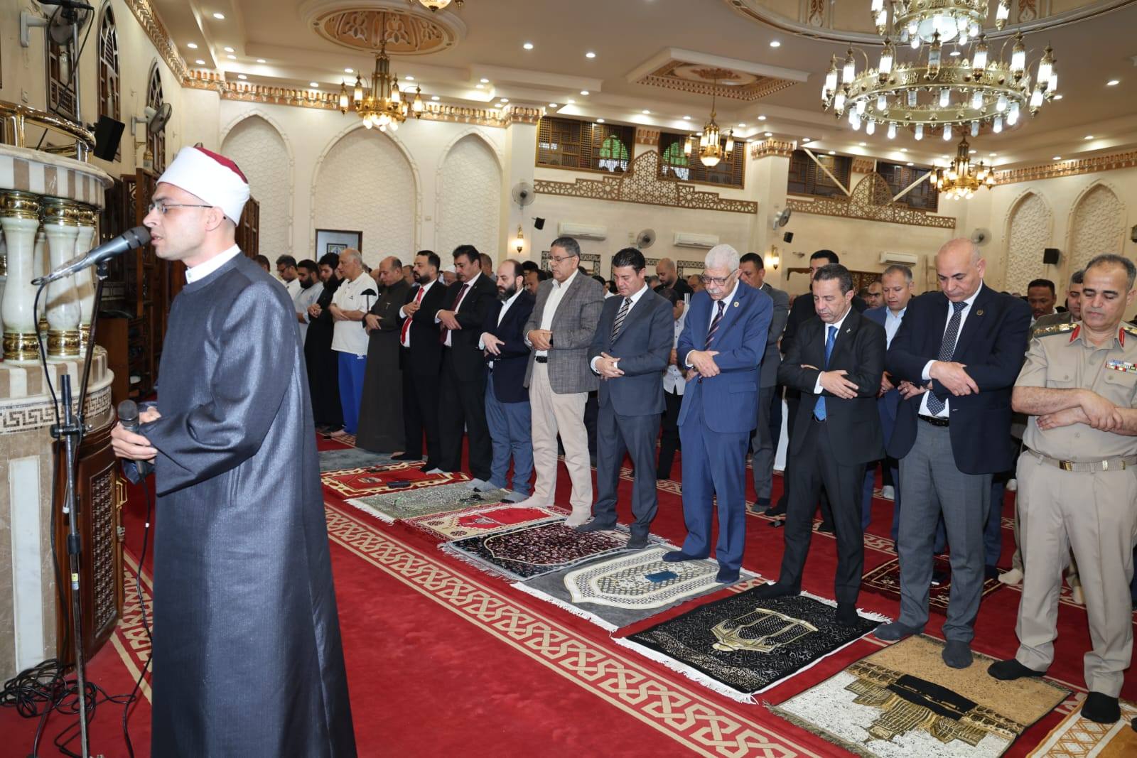 رئيس جامعة المنوفية يؤدي صلاة عيد الأضحى المبارك مع محافظ المنوفية بمسجد الرؤوف الرحيم بشبين الكوم