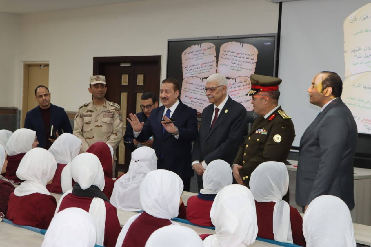 جولة تفقدية لرئيس جامعة المنوفية ومحافظ المنوفية بجامعة المنوفية الأهلية لمتابعة انتظام دورات التربية العسكرية للبنين والبنات