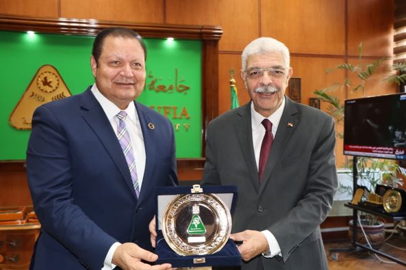 رئيس  جامعة المنوفية يستقبل  رئيس هيئة  الإعتماد والرقابة الصحية