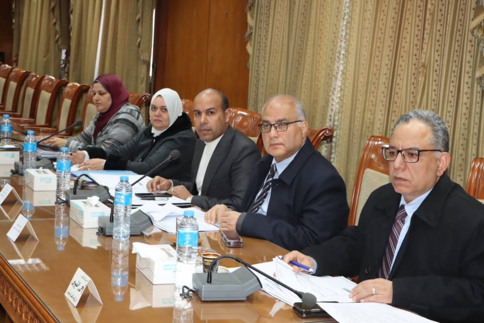 President of Menoufia University holds a meeting of the Research Projects Committee and stresses the importance of scientific research in achieving sustainable development and improving the quality of life