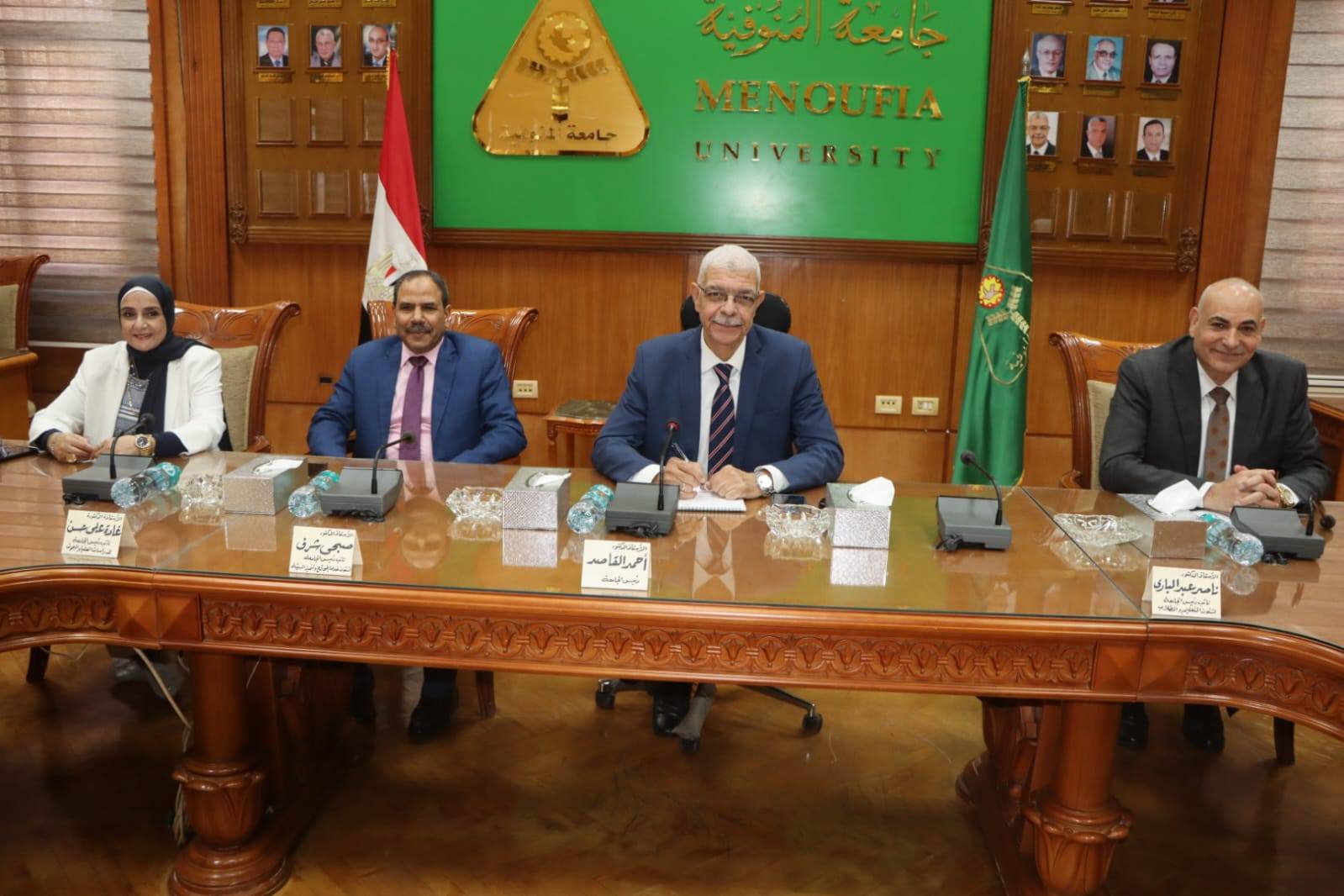 رئيس جامعة المنوفية يتراس إجتماع لجنة الإحتفال بعيد الجامعة ال ٤٩