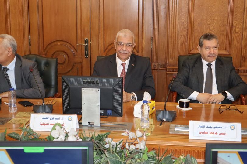 رئيس جامعة المنوفية يشارك فى الجلسة الدورية للمجلس الأعلى للدراسات العليا ويقدم مقترح بشأن النشر العلمى باللغة الإنجليزية لقطاع العلوم الإنسانية والاجتماعية 
