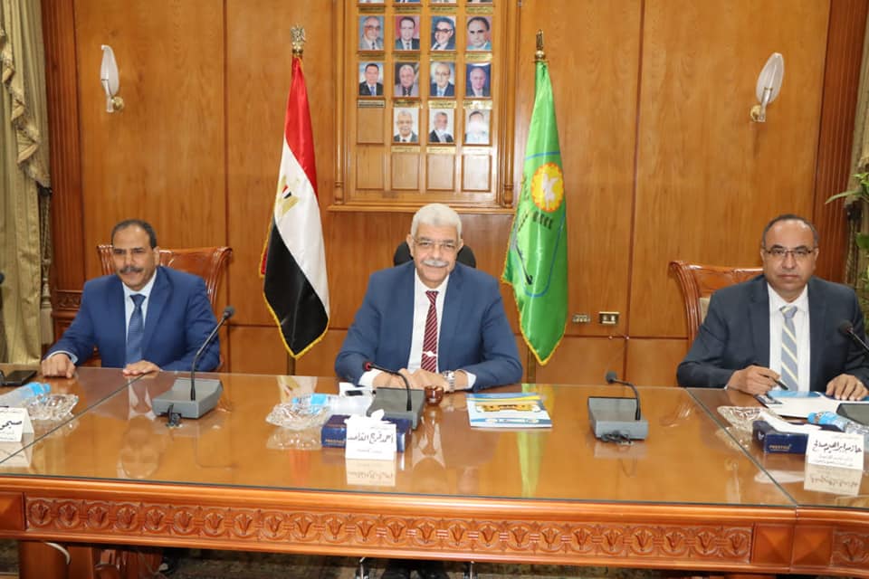 رئيس جامعة المنوفية يعقد إجتماع مجلس إدارة المركز الدولي لتنمية قدرات أعضاء هيئة التدريس والقيادات بالجامعة