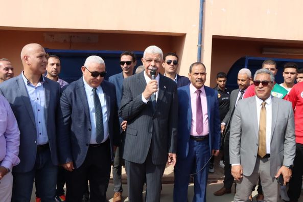 رئيس جامعة المنوفية يشهد تحية العلم بالتربية الرياضية