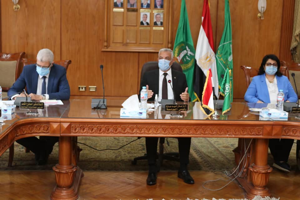 The Menoufia University Supreme Committee for managing the crisis of new Corona virus, follows up its work headed by Mubarak and discusses equipping the “Al Amal Al gadida” city building for isolation.