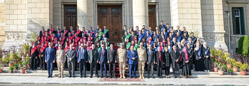 جامعة المنوفية تشارك  في الندوة التثقيفية المجمعة الأولي تحت شعار " عز مصر في عز شعبها"  بجامعة القاهرة 