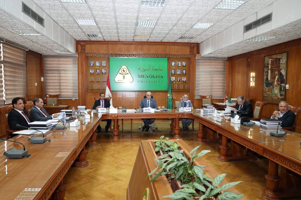 رئيس جامعة المنوفية يعلن نتائج اختيار القيادات الإدارية العليا ضمن خطة تطوير الجهاز الإداري