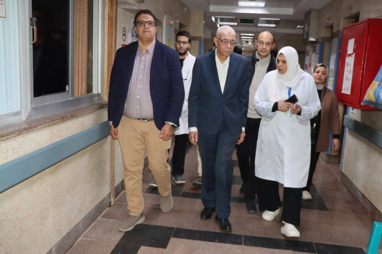 رئيس جامعة المنوفية يتفقد معهد ومستشفى الأورام ليلاً لمتابعة سير العمل ويتابع الموقف التنفيذى لتوسعات المعهد