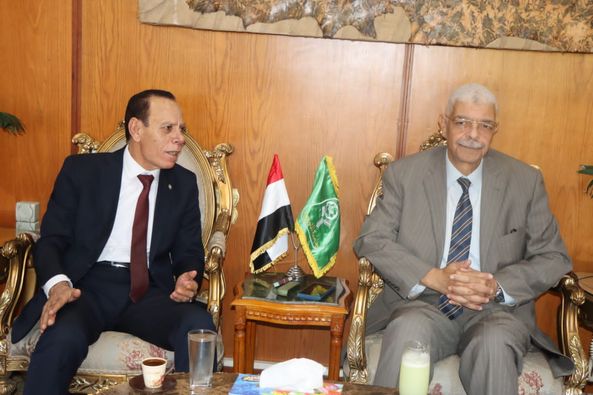 رئيس جامعة المنوفية و رئيس محكمة شبين الكوم الابتدائية يبحثان سبل التعاون المشترك في مجال صون ورقمنة القضايا 