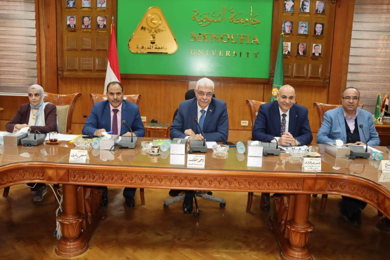 رئيس جامعة المنوفية يترأس إجتماع لجنة تدويل الجامعة ويؤكد: نعمل على تعزيز تنافسية الجامعة دوليًا والانفتاح على الشراكات العالمية