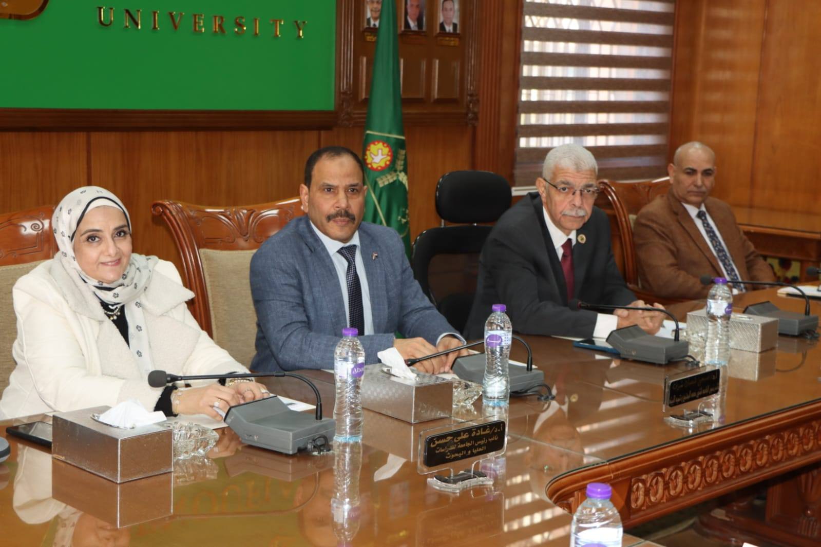 رئيس جامعة المنوفية يترأس إجتماع لجنة ضمان الجودة لمتابعة الإعتماد المؤسسي والبرامجي واستعدادات الكليات للزيارات الرسمية