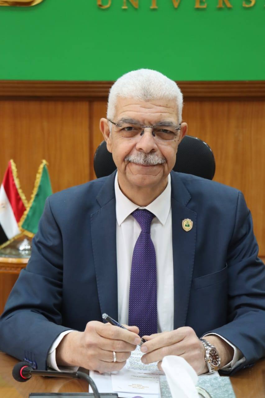 رئيس جامعة المنوفية يستعرض دليل النزاهة الأكاديمية وأخلاقيات البحث العلمي الذى أطلقه المجلس الأعلى للجامعات ويؤكد التزام الجامعة بكافة المعايير والضوابط 