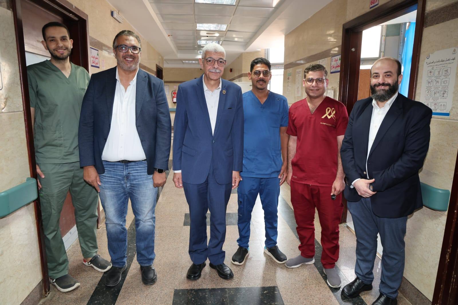 رئيس جامعة المنوفية يتفقد معهد الأورام ويهنئ الأطقم الطبية والعاملين خلال إجازة عيد الأضحى المبارك