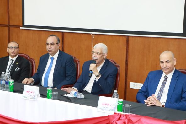 رئيس جامعة المنوفية قى لقاء مفتوح مع أعضاء هيئة التدريس بكلية الهندسة الإلكترونية وتوضيح آليات منظومة العلاج الجديدة والتصور الجديد لإنشاء جامعة تكنولوجية 