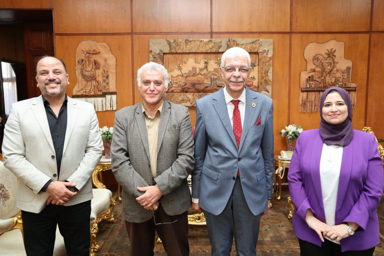 رئيس جامعة المنوفية يعتمد نتيجة أول دفعة بكلية طب الأسنان بنسبة نجاح 100% ويؤكد: مستشفى الأسنان الجامعي يقترب من الانطلاق