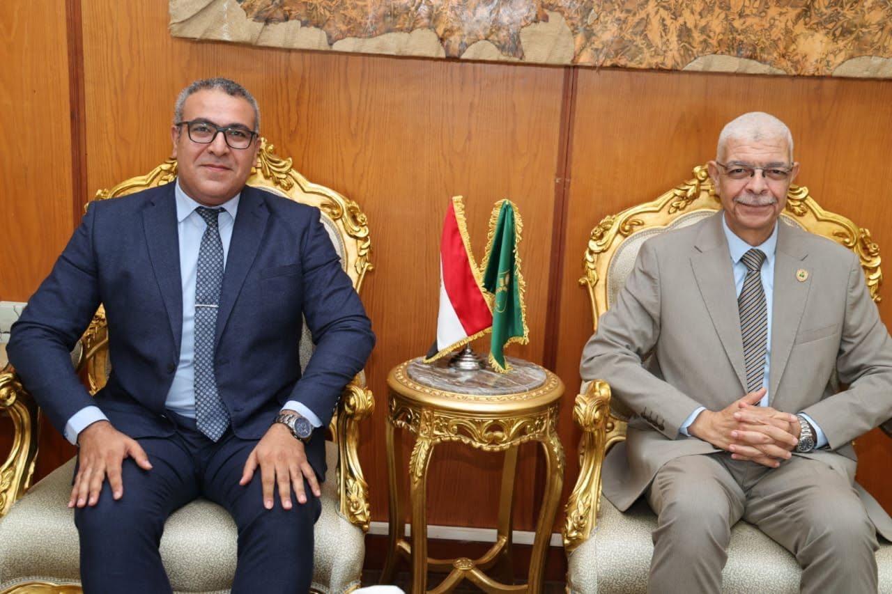 رئيس جامعة المنوفية يبحث تعزيز التعاون الأكاديمي مع الملحق الثقافي والتعليمي المصري بالسعودية