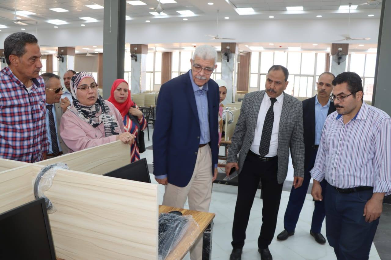 Menoufia University President Follows Up on the Completion of Equipment for the Measurement and Evaluation Centers at the Theoretical Complex