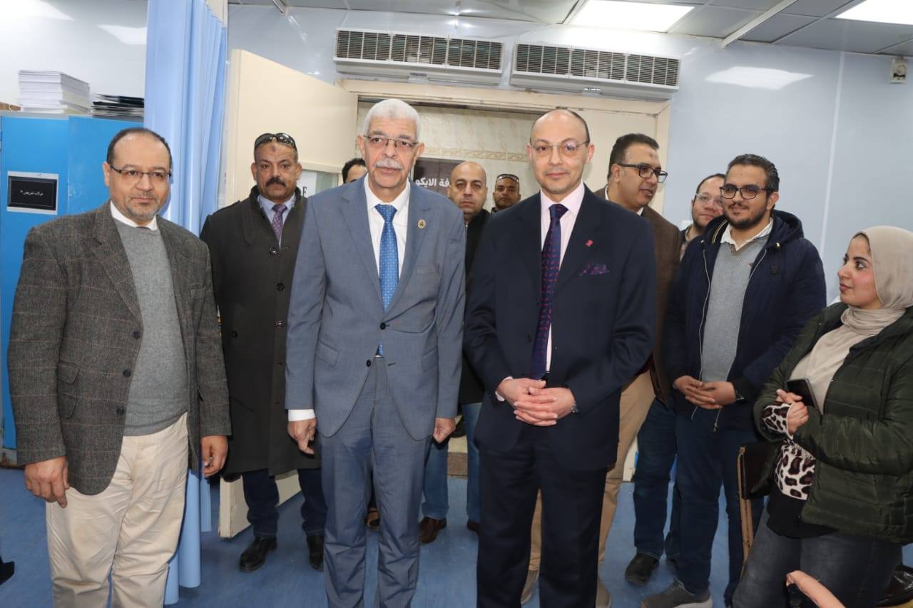 رئيس جامعة المنوفية يتفقد عناية القلب المركزة بالمستشفيات الجامعية