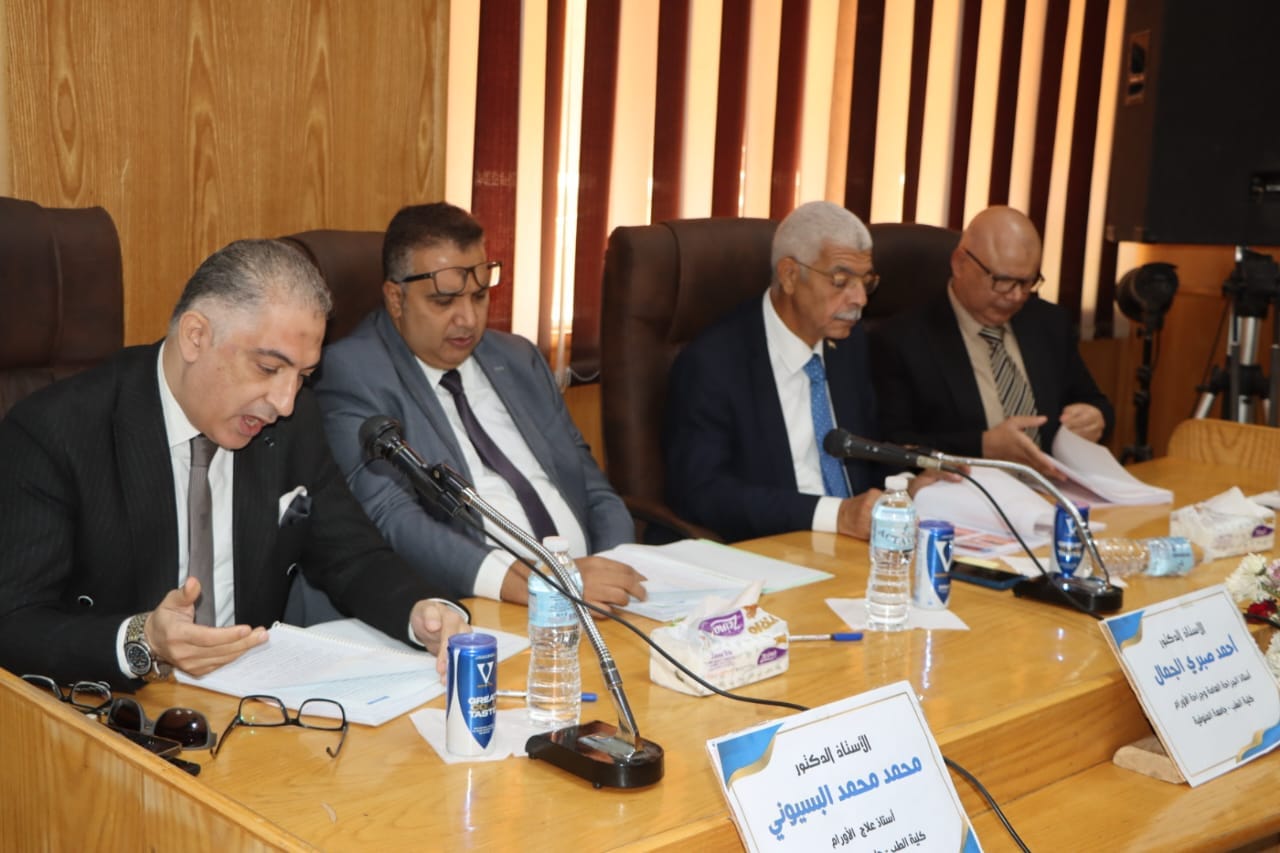 The President of Menoufia University chairs the discussion committee of a doctoral thesis at the Faculty of Medicine entitled "Evaluation of the feasibility of preoperative chemotherapy in cases of rectal tumors"