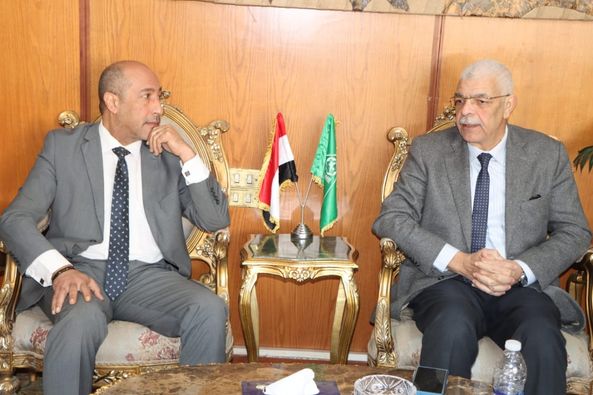 القاصد يتابع سبل تفعيل الدفع الإلكترونى بجامعة المنوفية الأهلية