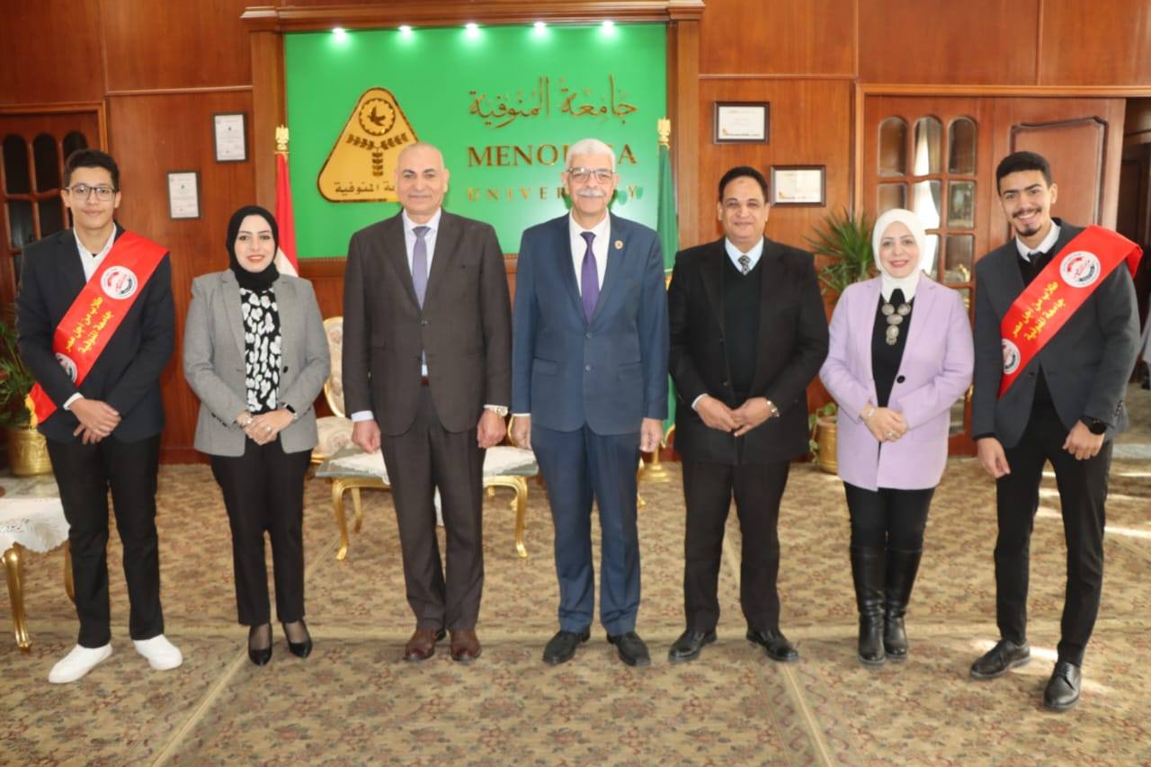 رئيس جامعة المنوفية يلتقي بمقرري الأسرة المركزية الجدد لطلاب من أجل مصر ويؤكد دعم الجامعة الكامل للأسر الطلابية 